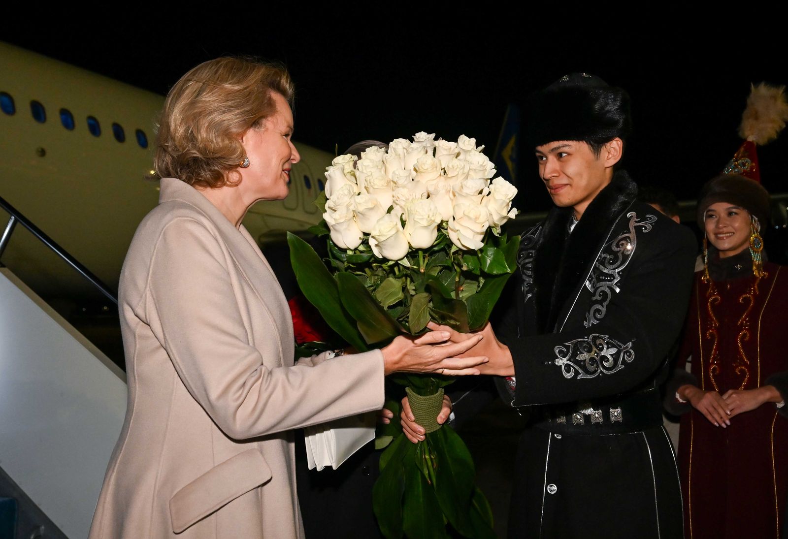 Kassym-Jomart Tokaïev accueille le roi Philippe et la reine Mathilde à l’aéroport d’Astana — 3