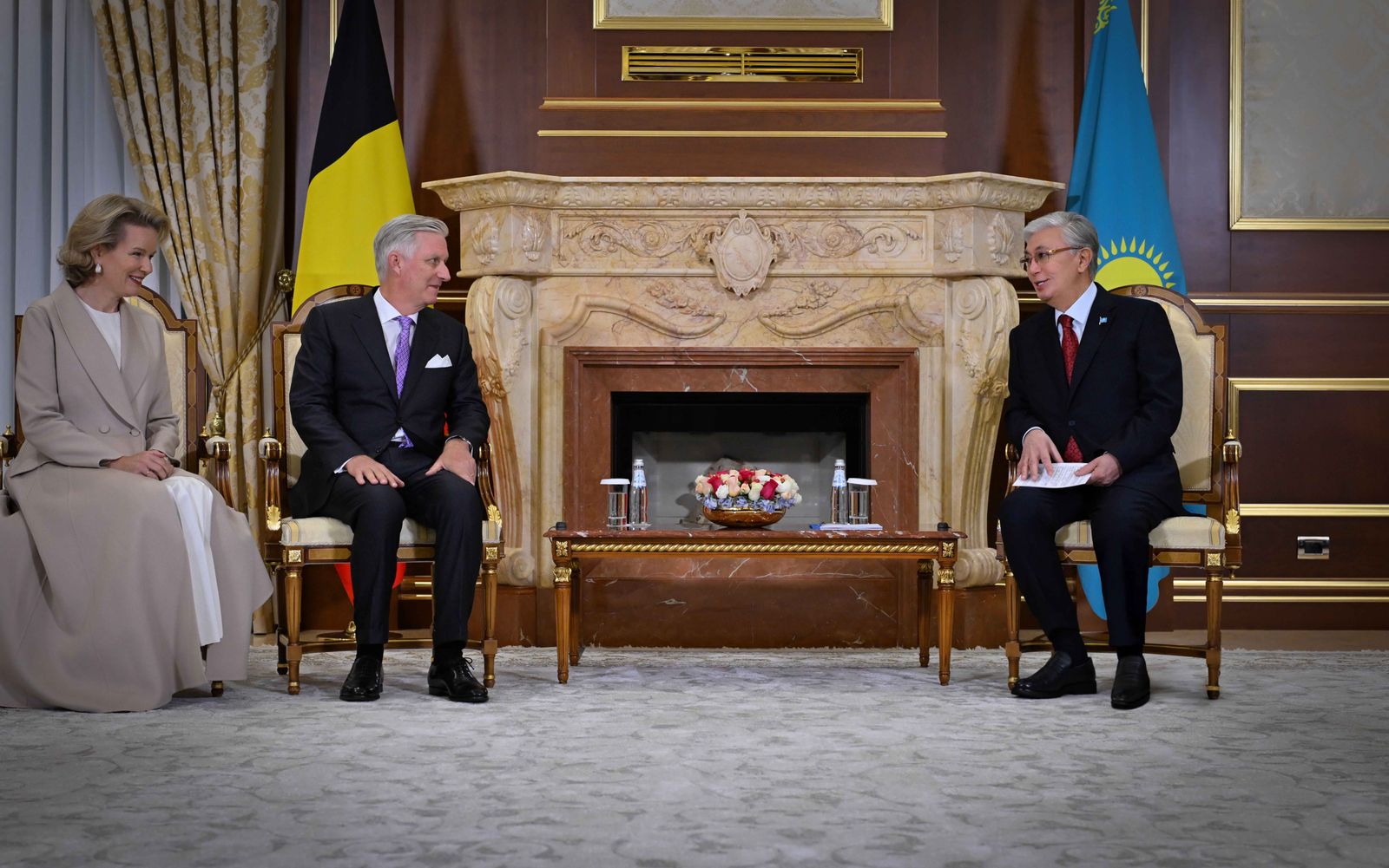 Kassym-Jomart Tokaïev accueille le roi Philippe et la reine Mathilde à l’aéroport d’Astana — 4