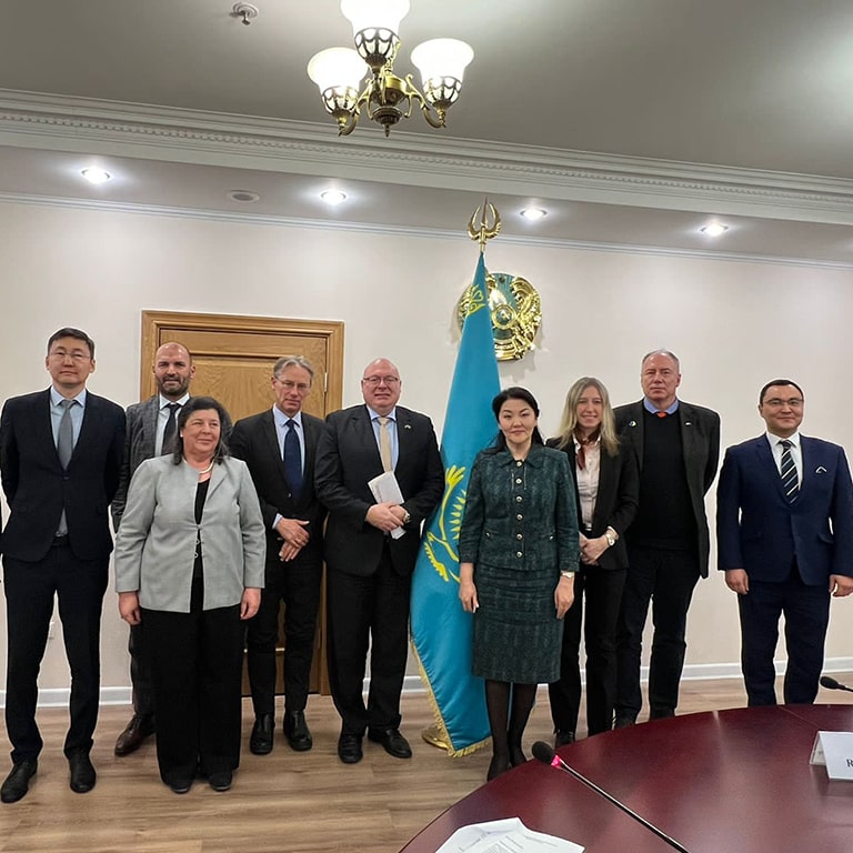 Les ambassadeurs de l’UE et des représentants des chambres de commerce européennes rencontrent le ministre kazakh de la Santé