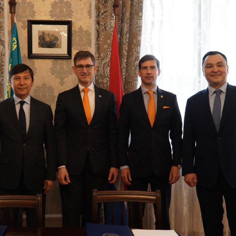 Het Akkoord tot oprichting van de Business Council Nederland – Kazachstan werd in kopie ondertekend
